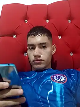 Snapshot of Zeusomauricio chatting on October 5, 2025, 4:36 am Zeusomauricio online show from October 5, 2025, 4:36 am