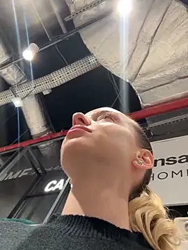 Snapshot of AlexisWhit chatting on November 11, 2025, 9:04 am AlexisWhit online show from November 11, 2025, 9:04 am