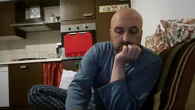 Snapshot of maxxxio12 chatting on May 11, 2026, 8:17 pm maxxxio12 online show from May 11, 2026, 8:17 pm
