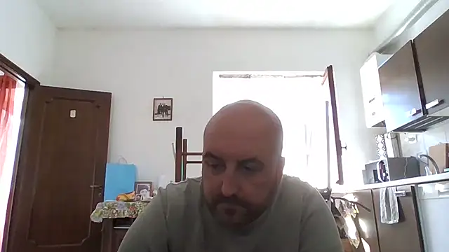 Snapshot of maxxxio12 chatting on April 25, 2026, 10:29 am maxxxio12 online show from April 25, 2026, 10:29 am