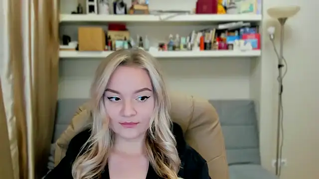Snapshot of Kara_Smith_ chatting on October 9, 2025, 10:43 pm Kara Smith online show from October 9, 2025, 10:43 pm