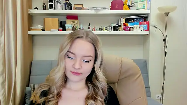 Snapshot of Kara_Smith_ chatting on January 29, 2025, 11:35 pm Kara Smith online show from January 29, 2025, 11:35 pm