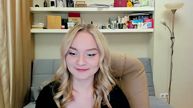 Snapshot of Kara_Smith_ chatting on March 8, 2025, 12:44 am Kara Smith online show from March 8, 2025, 12:44 am