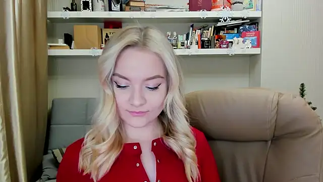 Kara Smith  online show from December 14, 2025, 10:48 pm