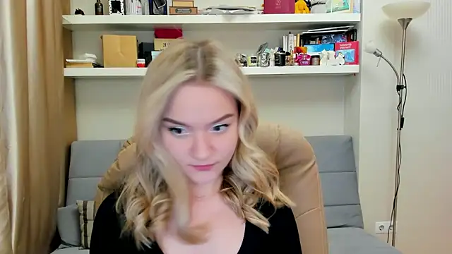 Snapshot of Kara_Smith_ chatting on February 22, 2025, 11:03 pm Kara Smith online show from February 22, 2025, 11:03 pm