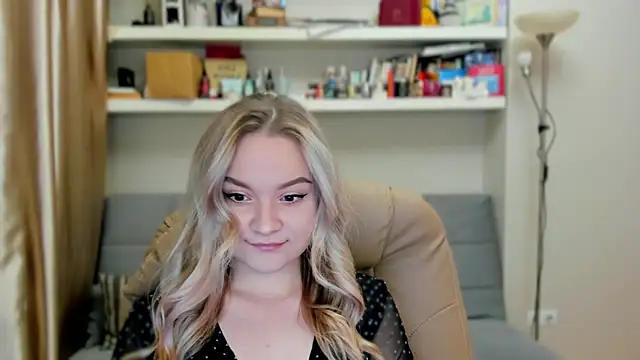 Kara Smith  online show from October 31, 2025, 11:11 pm