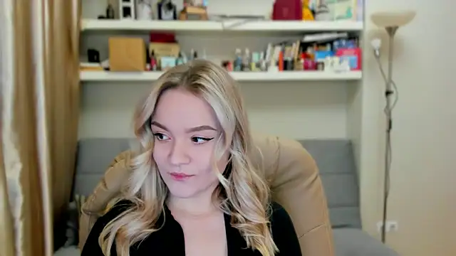 Snapshot of Kara_Smith_ chatting on October 19, 2025, 9:39 pm Kara Smith online show from October 19, 2025, 9:39 pm