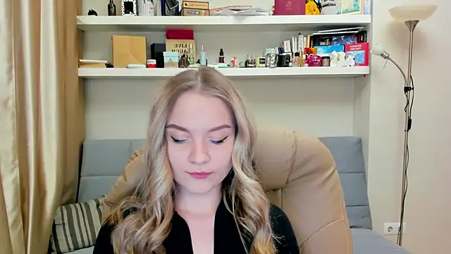 Snapshot of Kara_Smith_ chatting on January 11, 2025, 10:51 pm Kara Smith online show from January 11, 2025, 10:51 pm