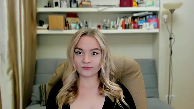 Snapshot of Kara_Smith_ chatting on October 8, 2025, 11:16 pm Kara Smith online show from October 8, 2025, 11:16 pm