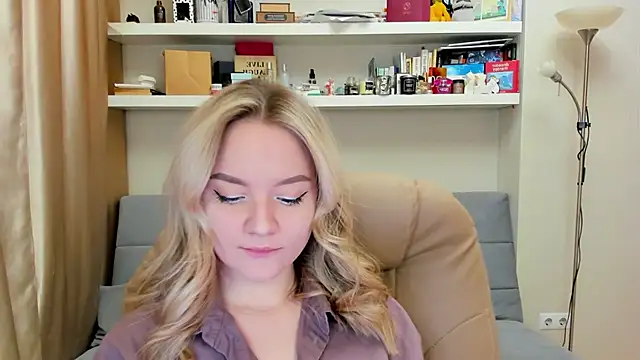 Snapshot of Kara_Smith_ chatting on March 5, 2025, 12:05 am Kara Smith online show from March 5, 2025, 12:05 am