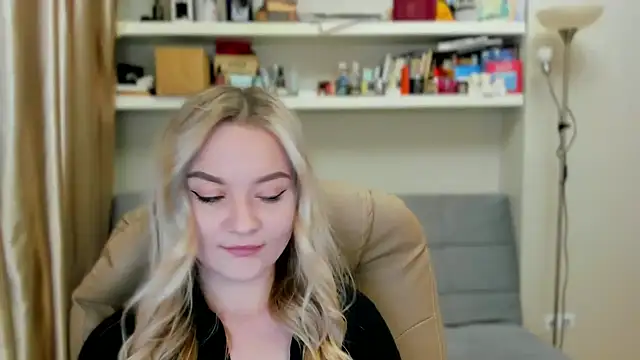 Snapshot of Kara_Smith_ chatting on October 11, 2025, 9:16 pm Kara Smith online show from October 11, 2025, 9:16 pm
