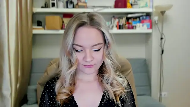 Kara Smith  online show from November 21, 2025, 11:26 pm