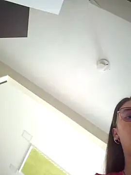 Snapshot of HOLY_DOLL chatting on October 8, 2025, 7:58 pm HOLY DOLL online show from October 8, 2025, 7:58 pm