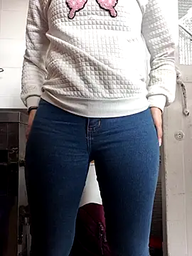 Snapshot of HOLY_DOLL chatting on October 3, 2025, 7:26 pm HOLY DOLL online show from October 3, 2025, 7:26 pm