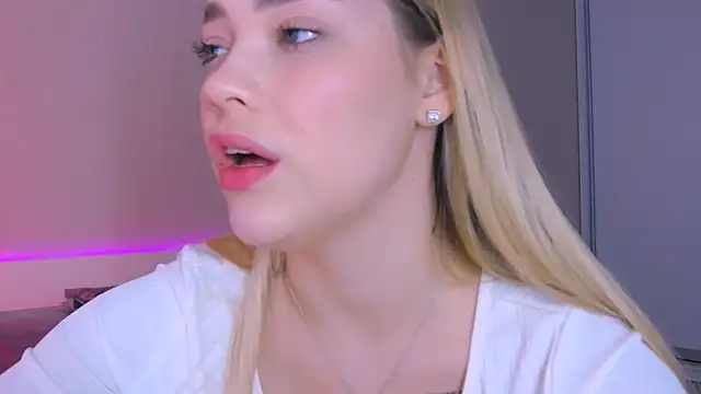 Snapshot of DIANAxxxDIAMOND chatting on November 3, 2025, 10:08 am DIANAxxxDIAMOND online show from November 3, 2025, 10:08 am