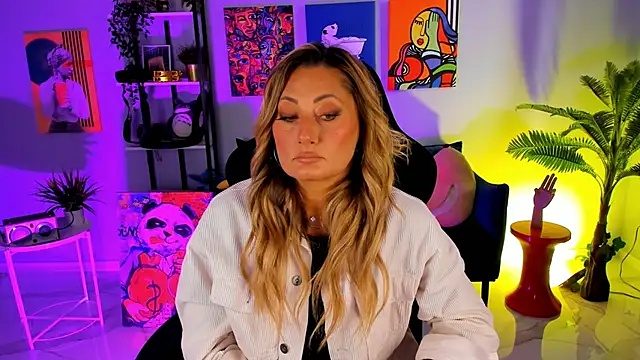 SarahAlluring online show from September 14, 2025, 1:00 pm