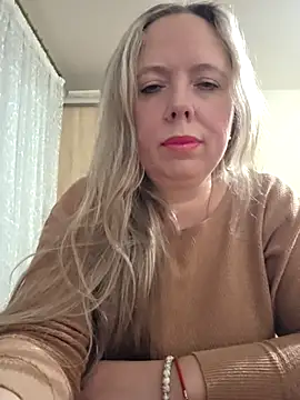 Irina3718 online show from November 30, 2025, 3:02 pm