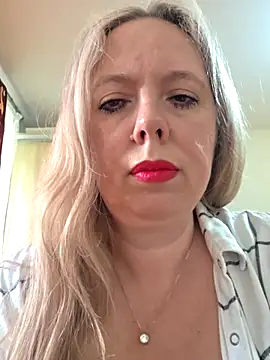 Snapshot of Irina3718 chatting on April 19, 2026, 12:39 pm Irina3718 online show from April 19, 2026, 12:39 pm