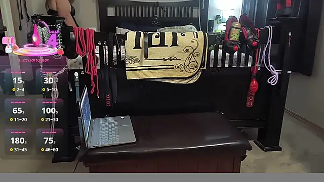 Snapshot of KinkyBratandDaddy chatting on October 4, 2025, 2:57 am KinkyBratandDaddy online show from October 4, 2025, 2:57 am