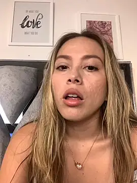 valery and Dani  online show from November 27, 2025, 7:58 pm