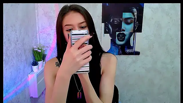 LanaTey online show from December 22, 2025, 9:15 pm