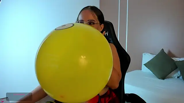 sophia martinezz  online show from October 6, 2025, 7:03 pm