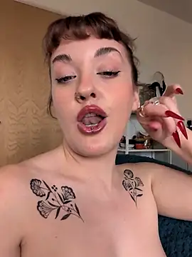 Snapshot of Petite_Juicy_Olive chatting on May 15, 2026, 10:02 am Petite Juicy Olive online show from May 15, 2026, 10:02 am