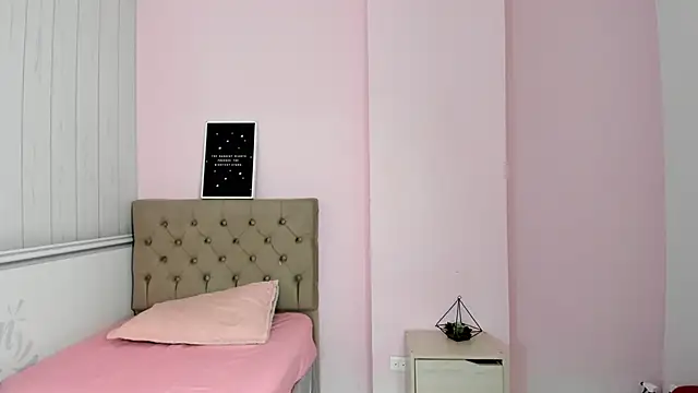 Snapshot of Tania_Duque chatting on November 24, 2025, 1:33 pm Tania Duque online show from November 24, 2025, 1:33 pm