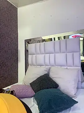 Snapshot of LunaCandy_ chatting on November 19, 2025, 10:59 am LunaCandy online show from November 19, 2025, 10:59 am