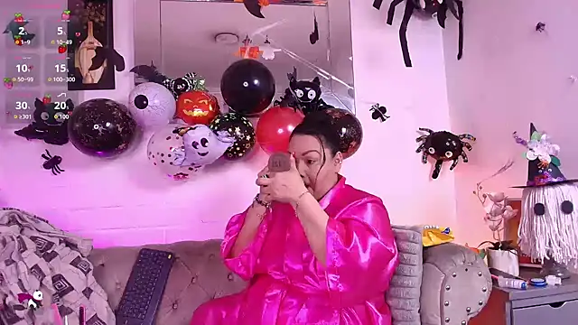 Snapshot of EllenaBoobs_ chatting on October 24, 2025, 6:01 am EllenaBoobs online show from October 24, 2025, 6:01 am