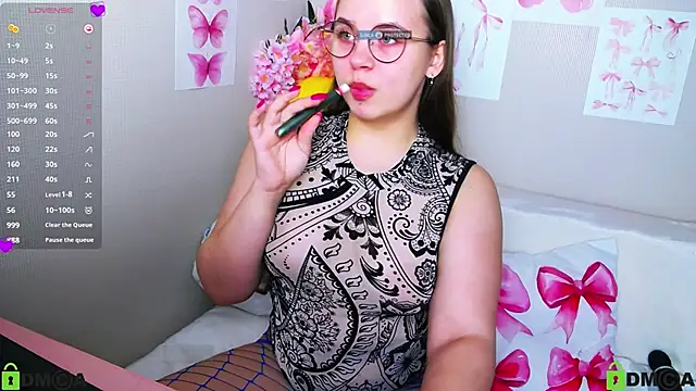 Lilysweet13 online show from September 17, 2025, 7:10 am