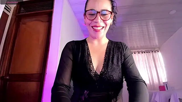 mia velvet1 online show from May 14, 2026, 1:30 pm