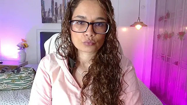 Rose Thompson1 online show from May 17, 2026, 1:33 pm