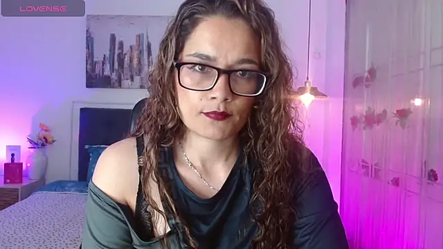 Rose Thompson1 online show from May 11, 2026, 4:04 pm