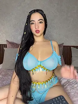 alisonnwalker2025 online show from May 14, 2026, 12:24 pm