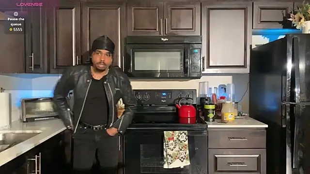 Snapshot of anthonyroth chatting on February 22, 2026, 11:28 pm anthonyroth online show from February 22, 2026, 11:28 pm