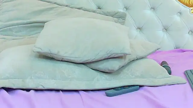 CamilaJohnston online show from December 13, 2025, 8:04 pm