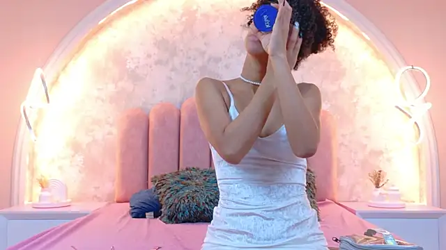 CamilaJohnston online show from October 22, 2025, 9:46 pm