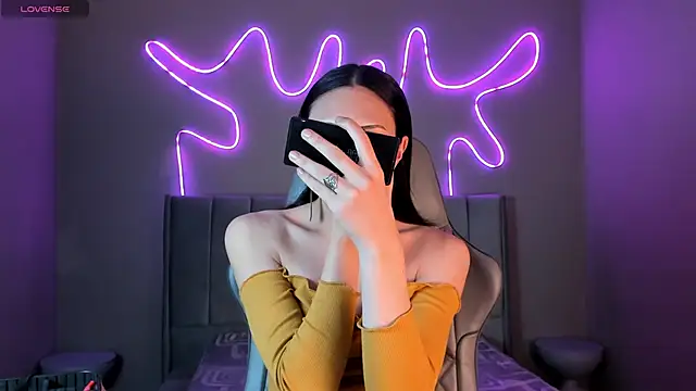 madison  rey online show from December 3, 2025, 1:21 pm