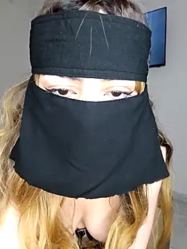 milissa0 online show from April 11, 2026, 9:29 pm