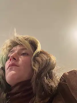 2brokegirlz online show from September 9, 2025, 9:13 pm