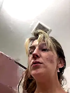 2brokegirlz online show from September 10, 2025, 6:18 pm