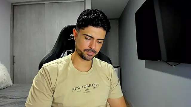 Snapshot of Dante_Storm chatting on November 19, 2025, 4:40 pm Dante Storm online show from November 19, 2025, 4:40 pm