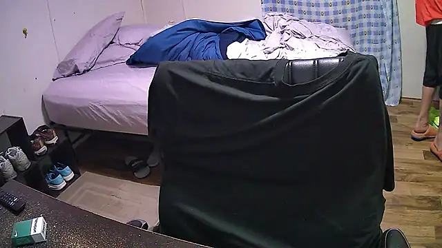 Muffdiver718 online show from March 21, 2025, 12:07 am