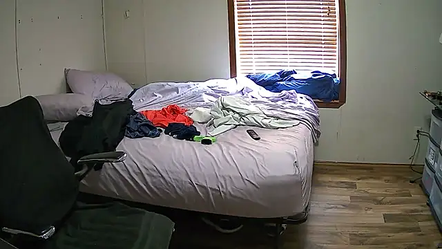 Muffdiver718 online show from March 15, 2025, 5:15 pm