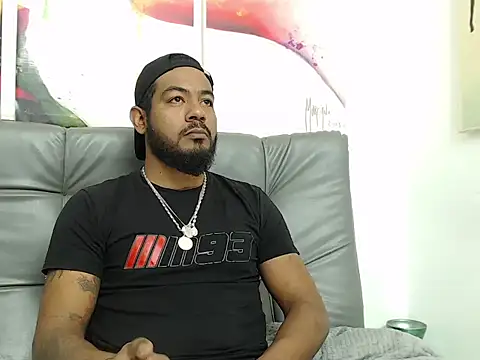 Snapshot of BladeFoxxx1 chatting on November 22, 2025, 3:33 pm BladeFoxxx1 online show from November 22, 2025, 3:33 pm