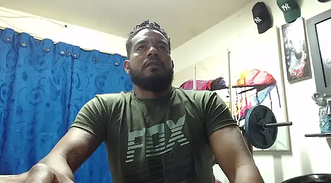 Snapshot of BladeFoxxx1 chatting on March 12, 2025, 7:02 am BladeFoxxx1 online show from March 12, 2025, 7:02 am