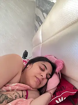 Veramaia online show from April 14, 2026, 2:44 pm