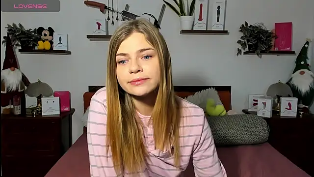 Snapshot of HaleyReedme chatting on December 15, 2025, 8:31 am HaleyReedme online show from December 15, 2025, 8:31 am