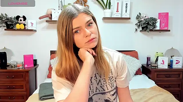 Snapshot of HaleyReedme chatting on November 14, 2025, 8:07 am HaleyReedme online show from November 14, 2025, 8:07 am